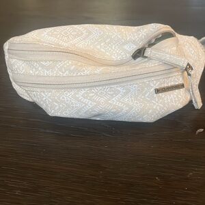 Dakine Hip Pack Cream and White Design